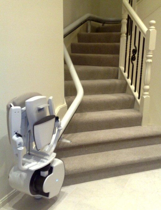 Closed Flow 2 Curved Rail Stairlift